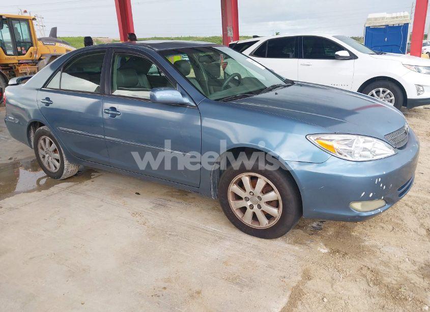 2004 Toyota Camry XLE (VIN 4T1BE32K74U789946) main photo