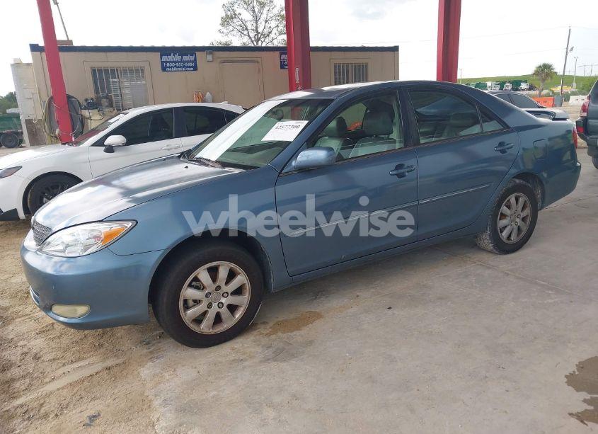 Photo 2 of 2004 Toyota Camry XLE (VIN 4T1BE32K74U789946)