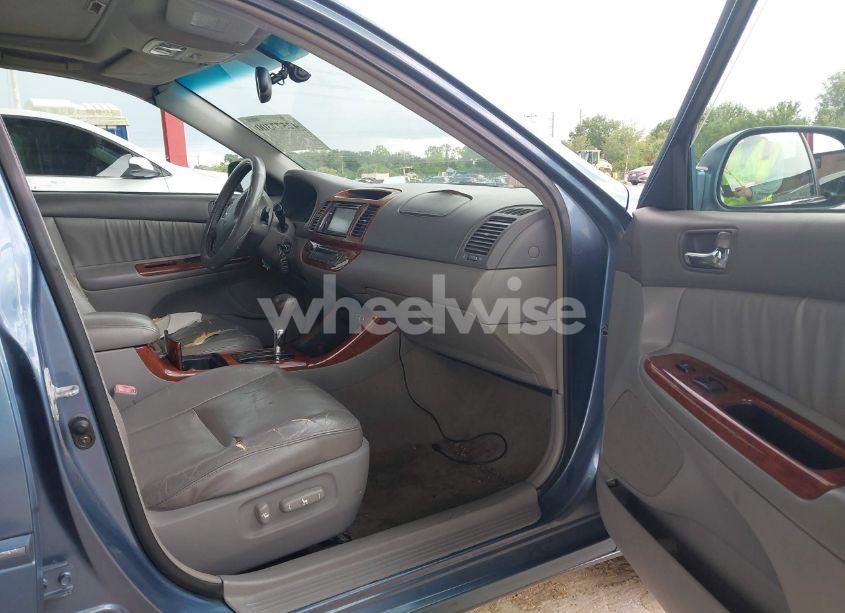 Photo 5 of 2004 Toyota Camry XLE (VIN 4T1BE32K74U789946)