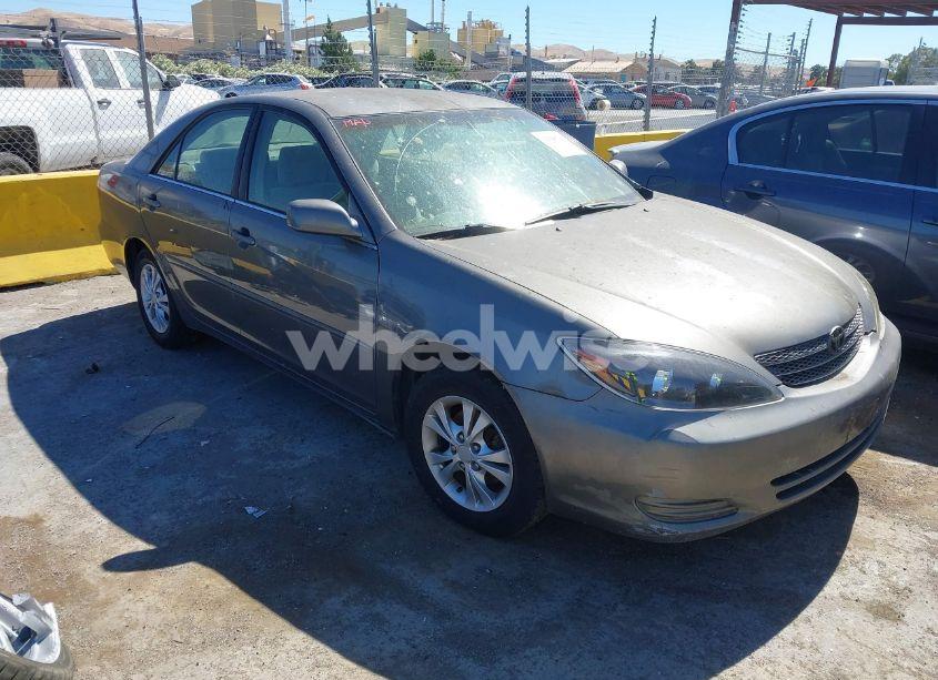 2004 Toyota Camry LE (VIN 4T1BE32K74U797691) main photo