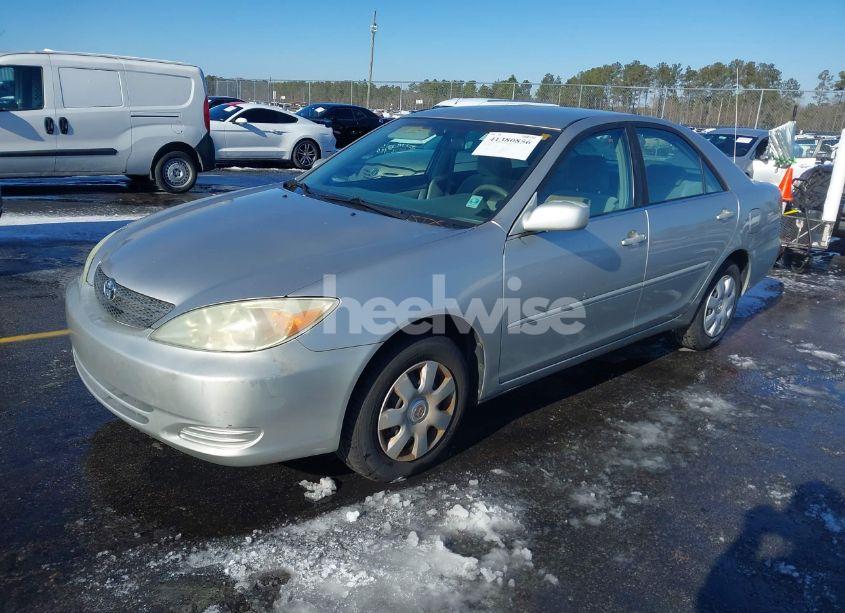 Photo 2 of 2004 Toyota Camry LE (VIN 4T1BE32K74U824713)