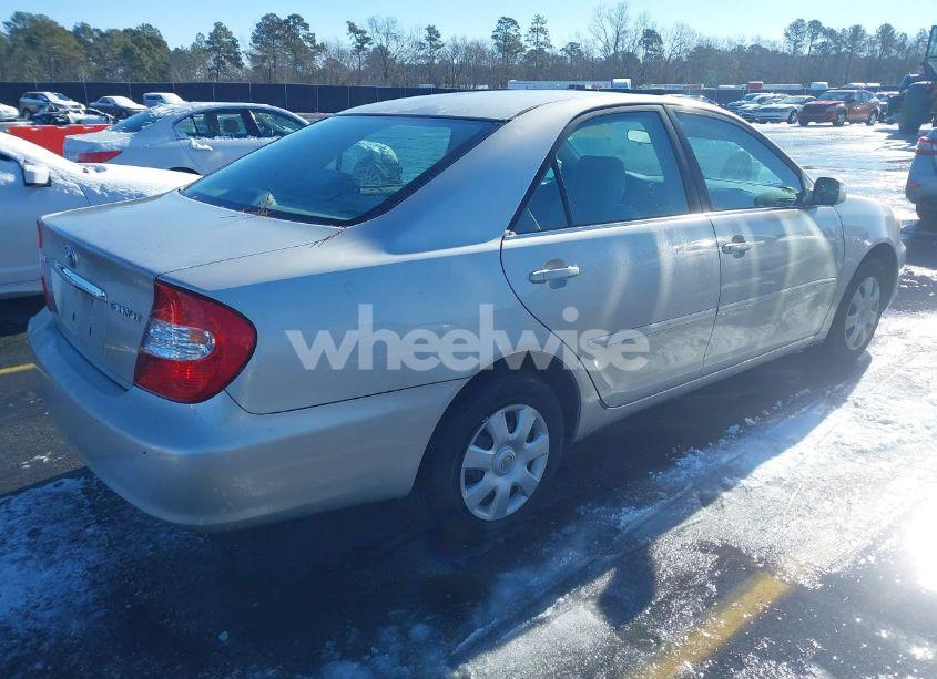 Photo 4 of 2004 Toyota Camry LE (VIN 4T1BE32K74U824713)