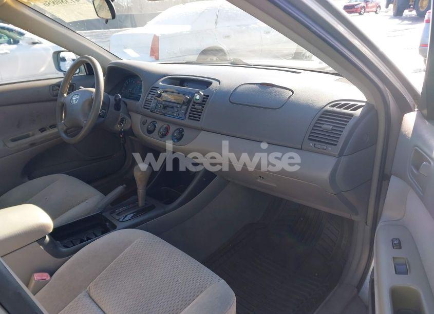 Photo 5 of 2004 Toyota Camry LE (VIN 4T1BE32K74U824713)