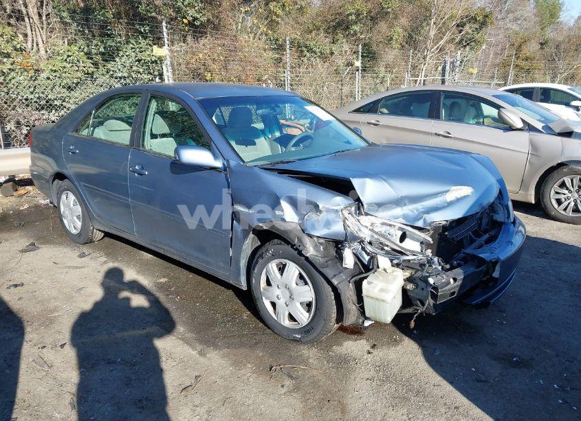 2004 Toyota Camry LE (VIN 4T1BE32K74U826493) main photo