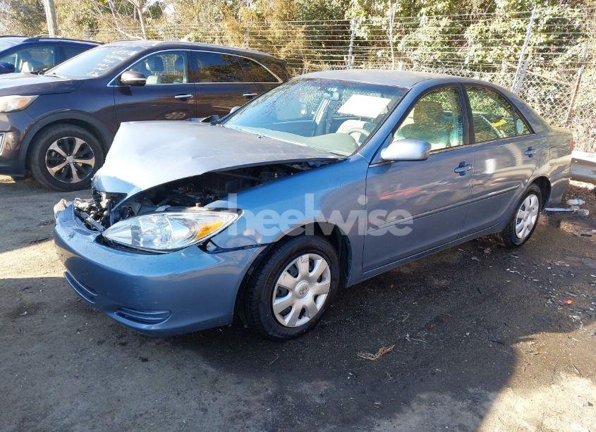 Photo 2 of 2004 Toyota Camry LE (VIN 4T1BE32K74U826493)