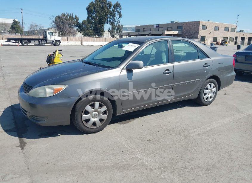 Photo 2 of 2004 Toyota Camry LE (VIN 4T1BE32K74U843360)