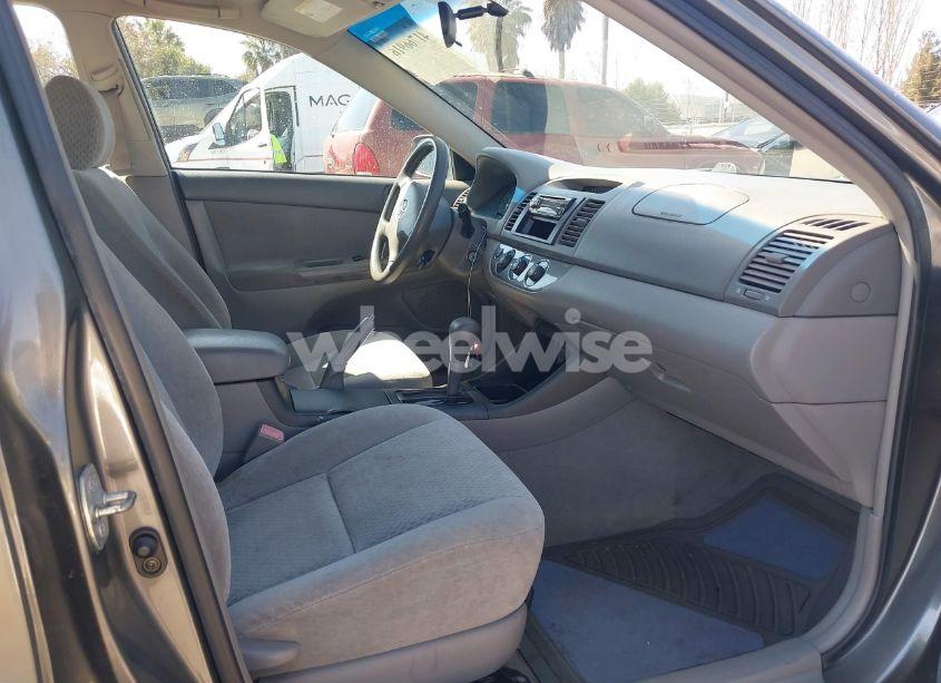 Photo 5 of 2004 Toyota Camry LE (VIN 4T1BE32K74U843360)