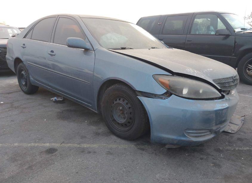 2004 Toyota Camry LE (VIN 4T1BE32K74U853435) main photo