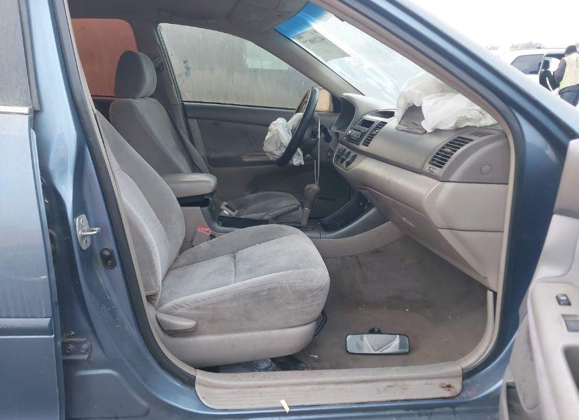 Photo 5 of 2004 Toyota Camry LE (VIN 4T1BE32K74U853435)