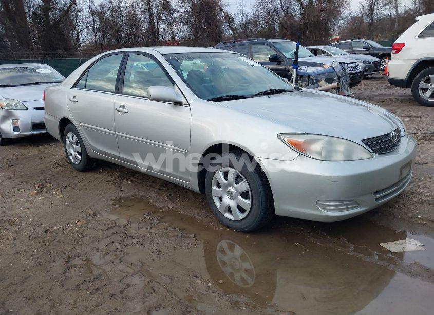 2004 Toyota Camry LE (VIN 4T1BE32K74U864094) main photo