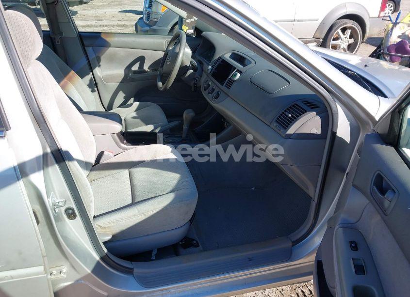 Photo 5 of 2004 Toyota Camry LE (VIN 4T1BE32K74U884460)