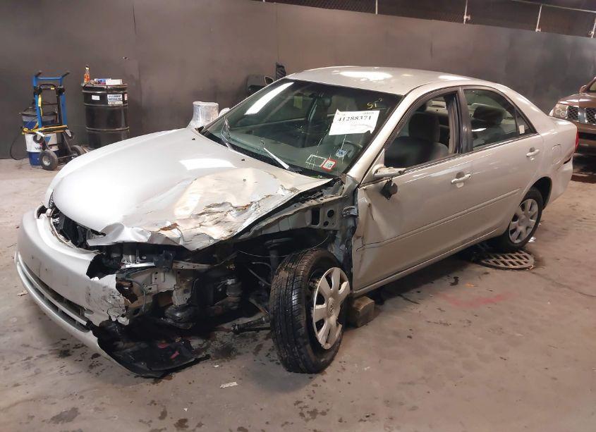 Photo 2 of 2004 Toyota Camry LE (VIN 4T1BE32K74U889450)