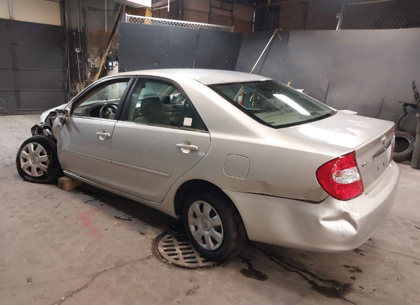 Photo 3 of 2004 Toyota Camry LE (VIN 4T1BE32K74U889450)