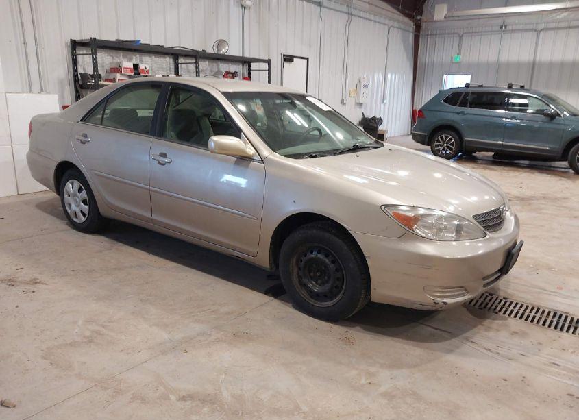 2004 Toyota Camry LE (VIN 4T1BE32K74U900995) main photo