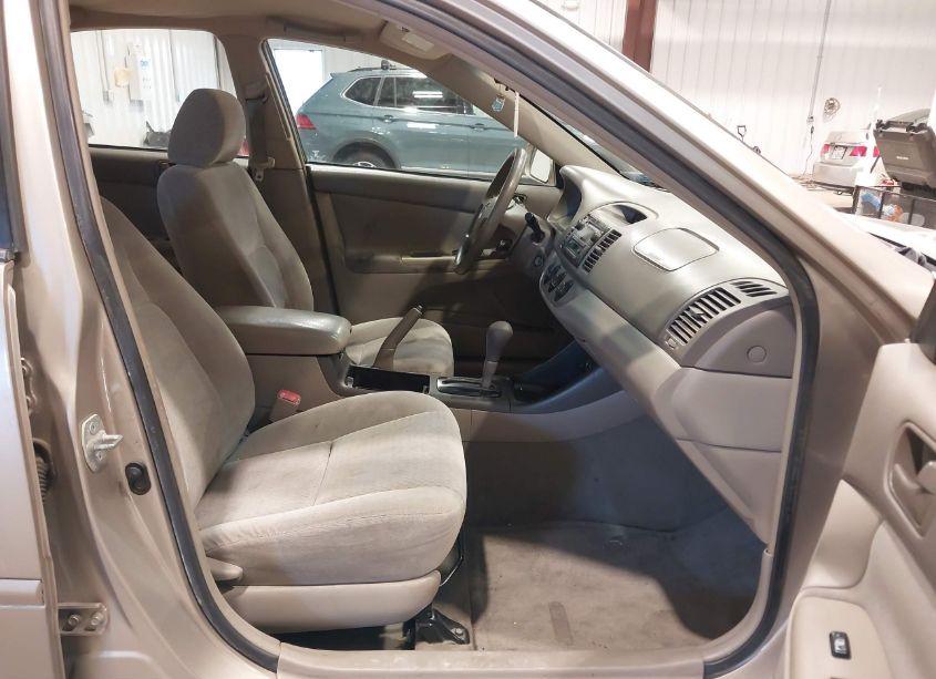 Photo 5 of 2004 Toyota Camry LE (VIN 4T1BE32K74U900995)