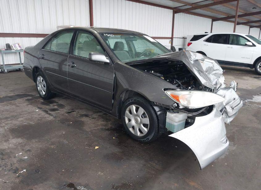 2004 Toyota Camry LE (VIN 4T1BE32K74U920146) main photo