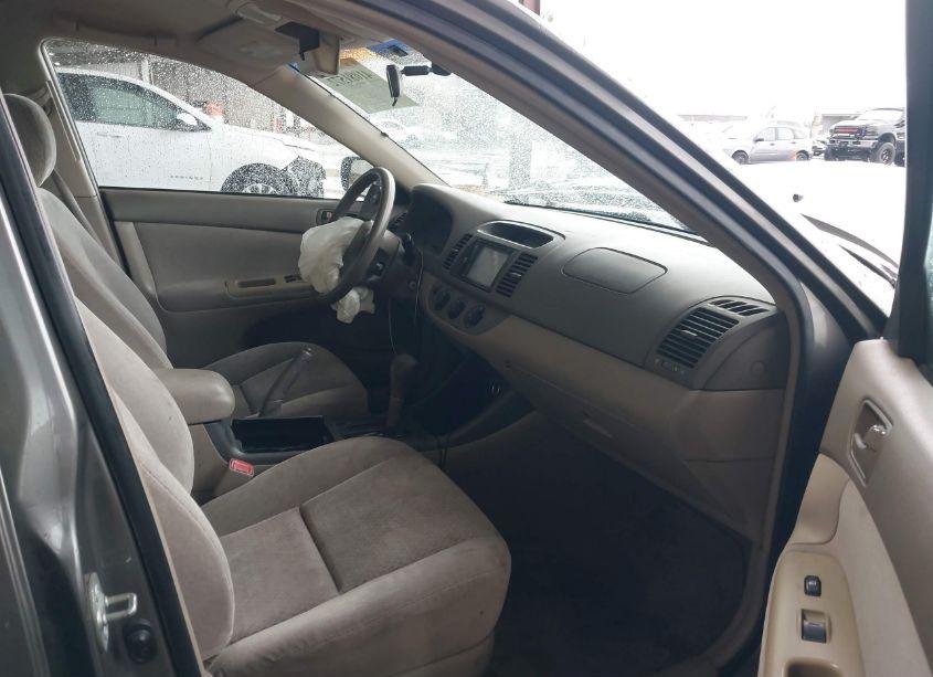Photo 5 of 2004 Toyota Camry LE (VIN 4T1BE32K74U920146)