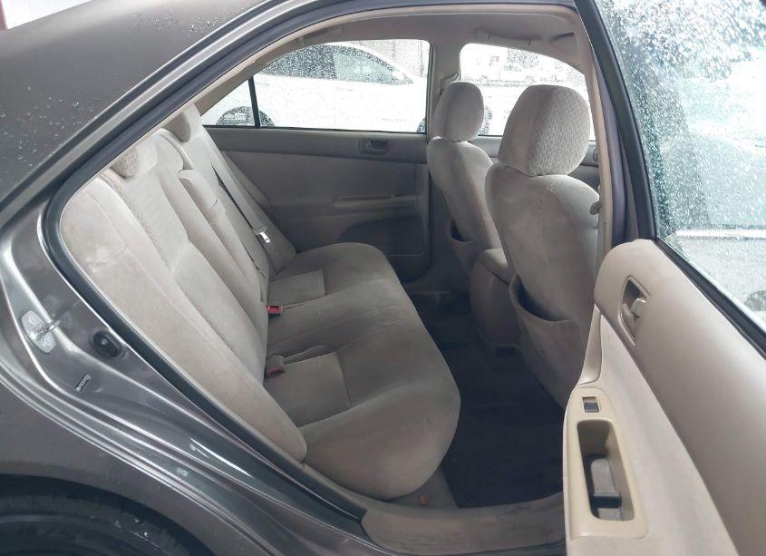 Photo 8 of 2004 Toyota Camry LE (VIN 4T1BE32K74U920146)