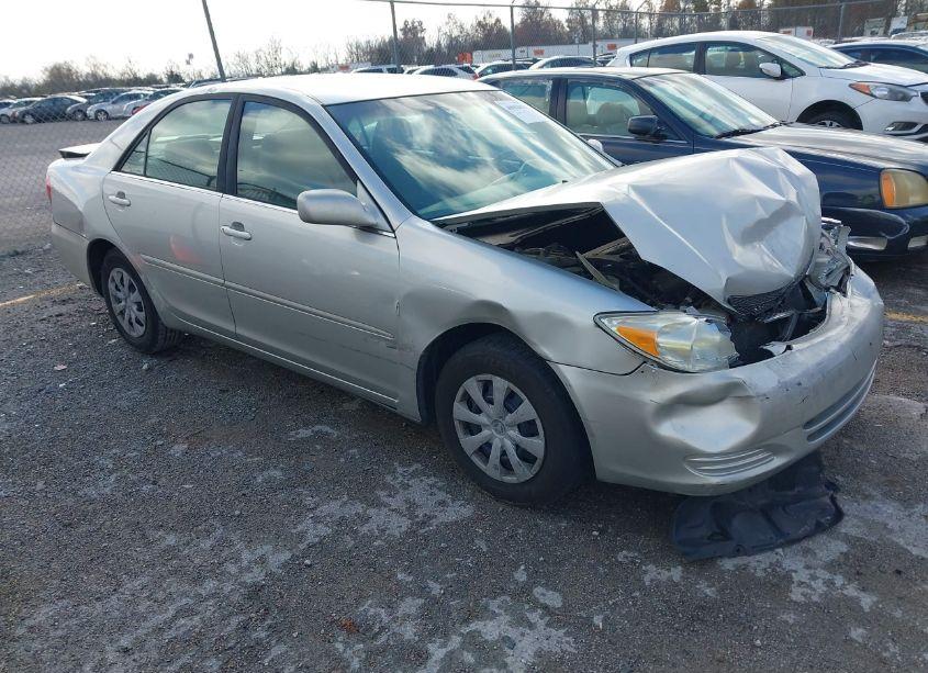 2004 Toyota Camry LE (VIN 4T1BE32K74U929543) main photo