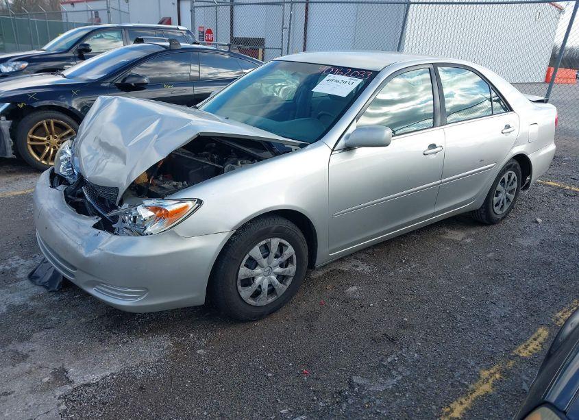 Photo 2 of 2004 Toyota Camry LE (VIN 4T1BE32K74U929543)