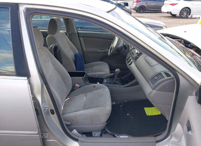 Photo 5 of 2004 Toyota Camry LE (VIN 4T1BE32K74U929543)