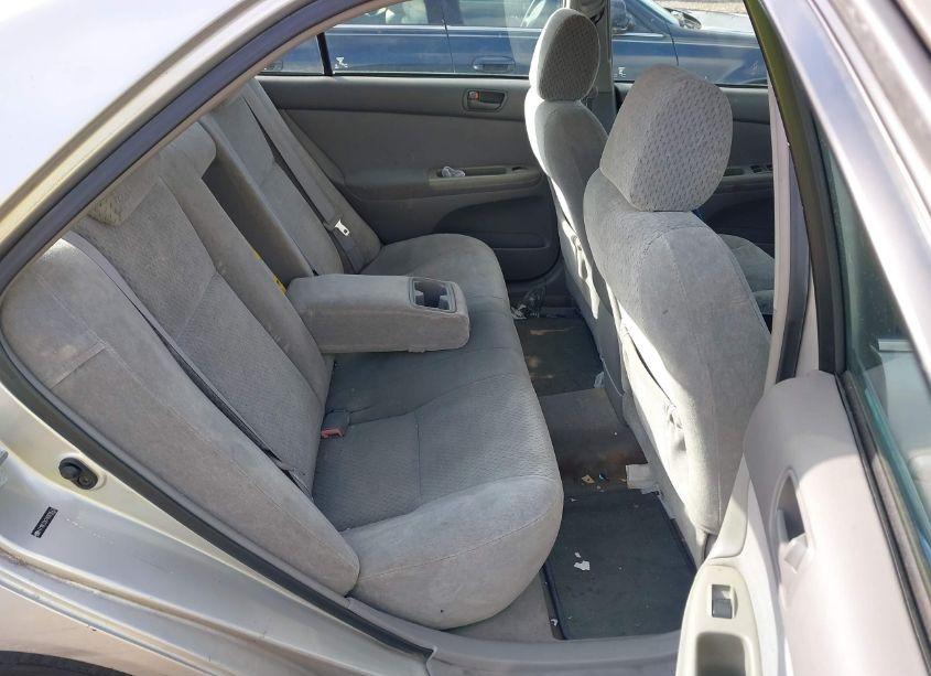 Photo 8 of 2004 Toyota Camry LE (VIN 4T1BE32K74U929543)