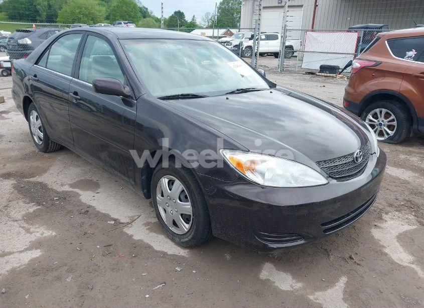 2004 Toyota Camry LE (VIN 4T1BE32K74U934757) main photo