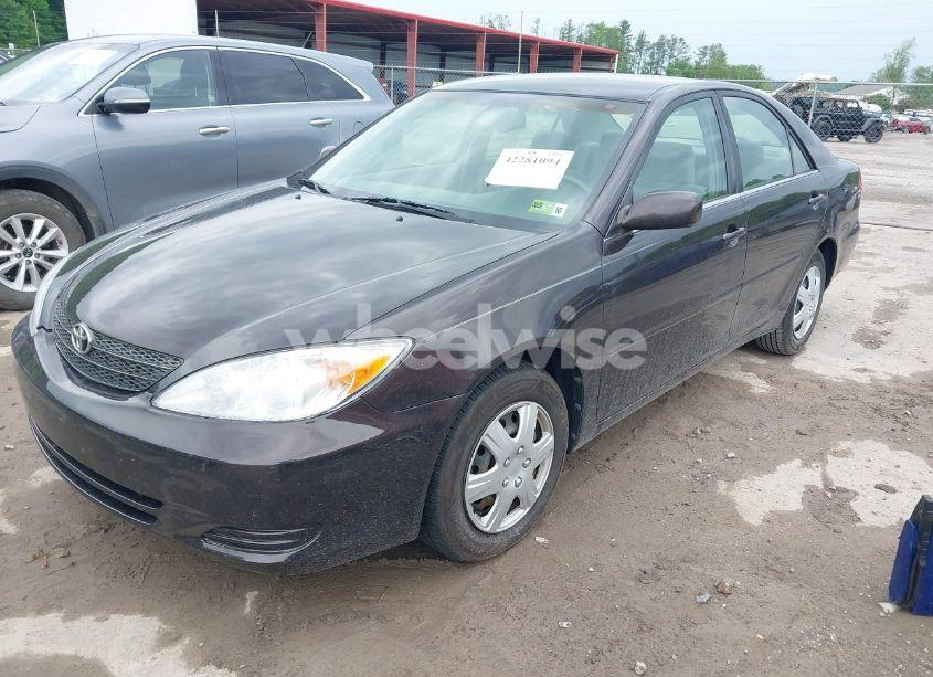 Photo 2 of 2004 Toyota Camry LE (VIN 4T1BE32K74U934757)