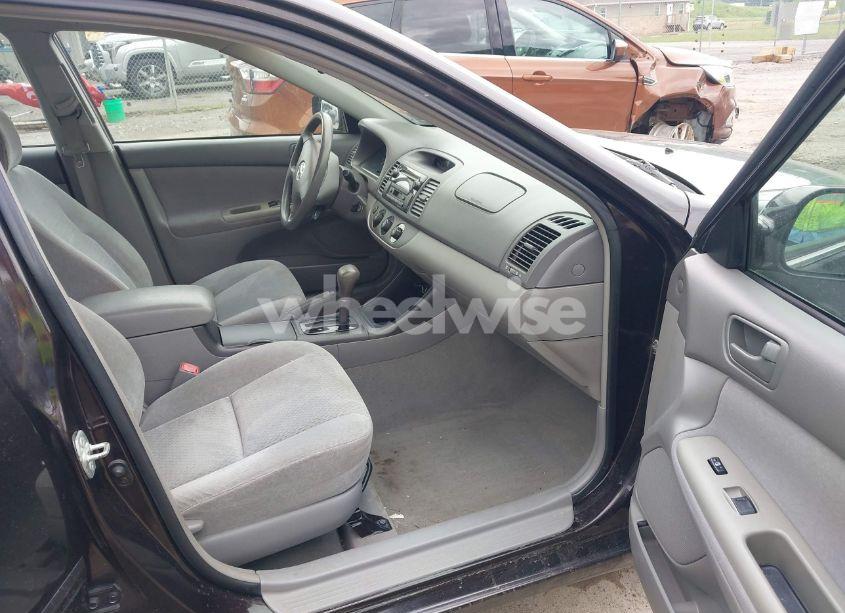 Photo 5 of 2004 Toyota Camry LE (VIN 4T1BE32K74U934757)