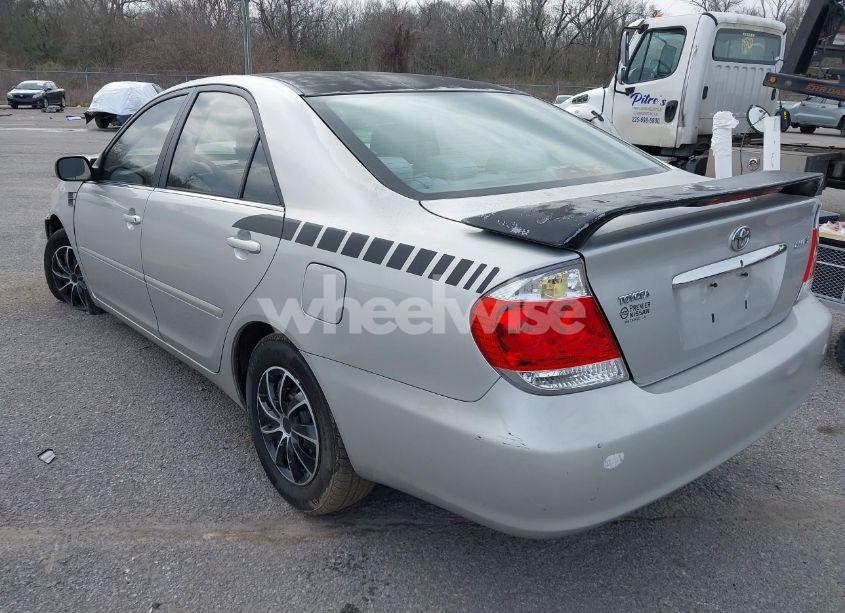 Photo 3 of 2005 Toyota Camry STD (VIN 4T1BE32K75U013432)