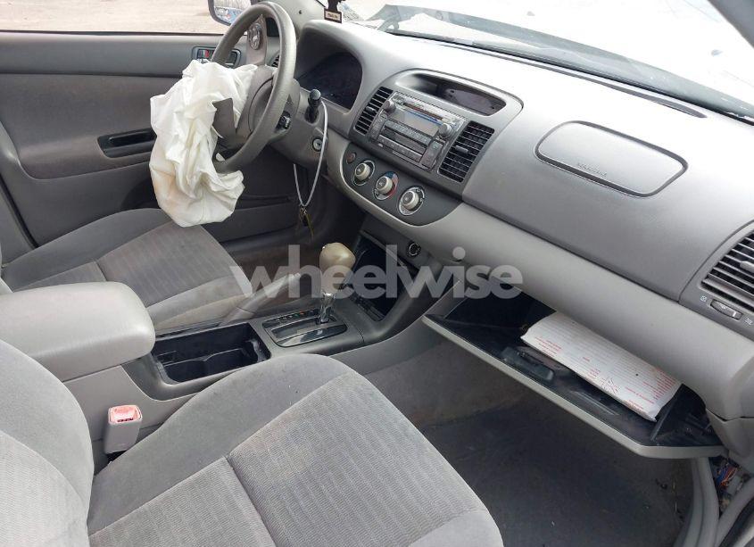 Photo 5 of 2005 Toyota Camry STD (VIN 4T1BE32K75U013432)