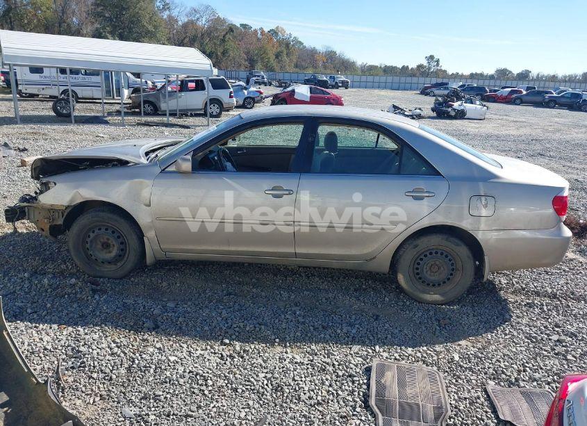 Photo 15 of 2005 Toyota Camry LE (VIN 4T1BE32K75U017156)