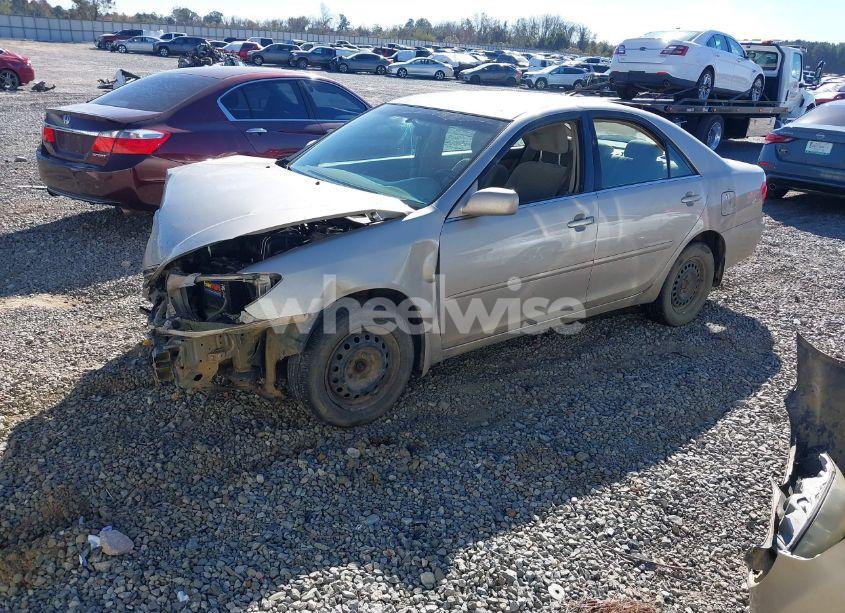 Photo 2 of 2005 Toyota Camry LE (VIN 4T1BE32K75U017156)