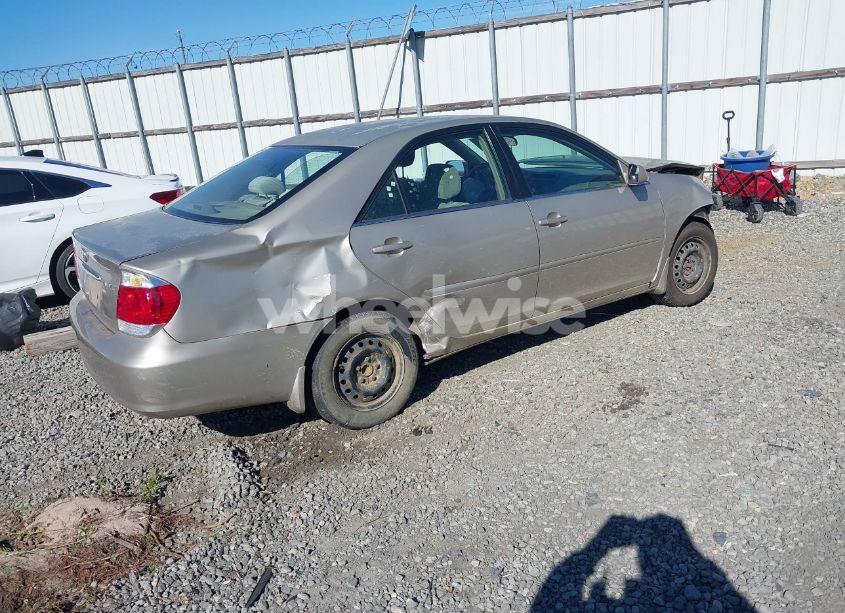 Photo 4 of 2005 Toyota Camry LE (VIN 4T1BE32K75U017156)