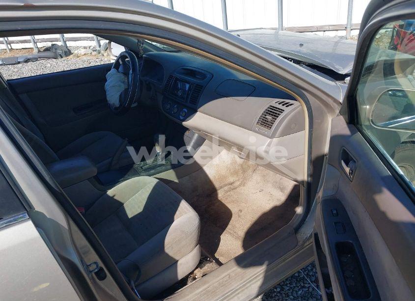 Photo 5 of 2005 Toyota Camry LE (VIN 4T1BE32K75U017156)