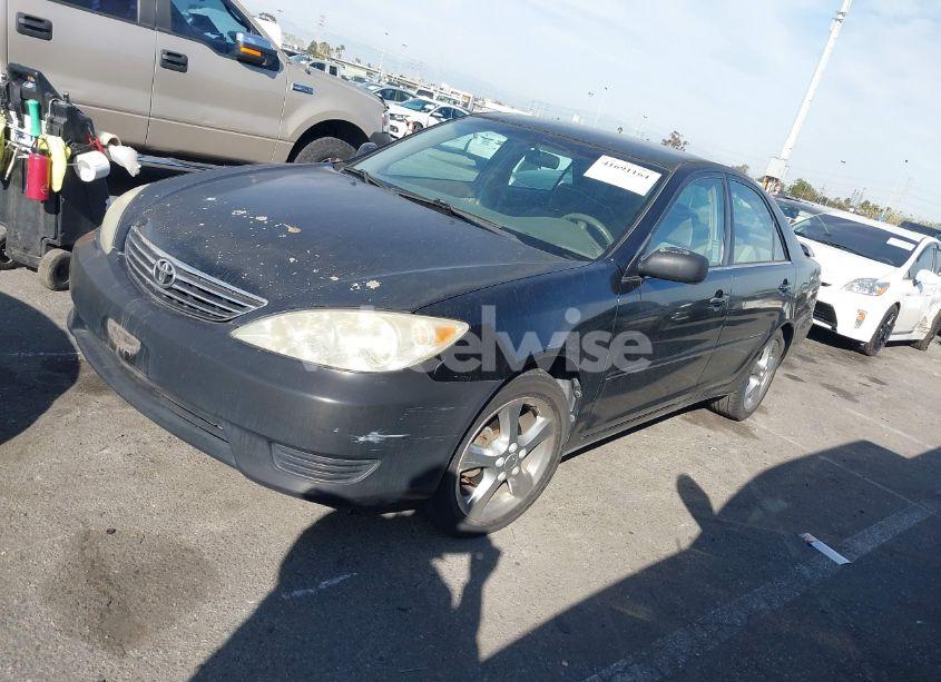 Photo 2 of 2005 Toyota Camry LE (VIN 4T1BE32K75U022695)