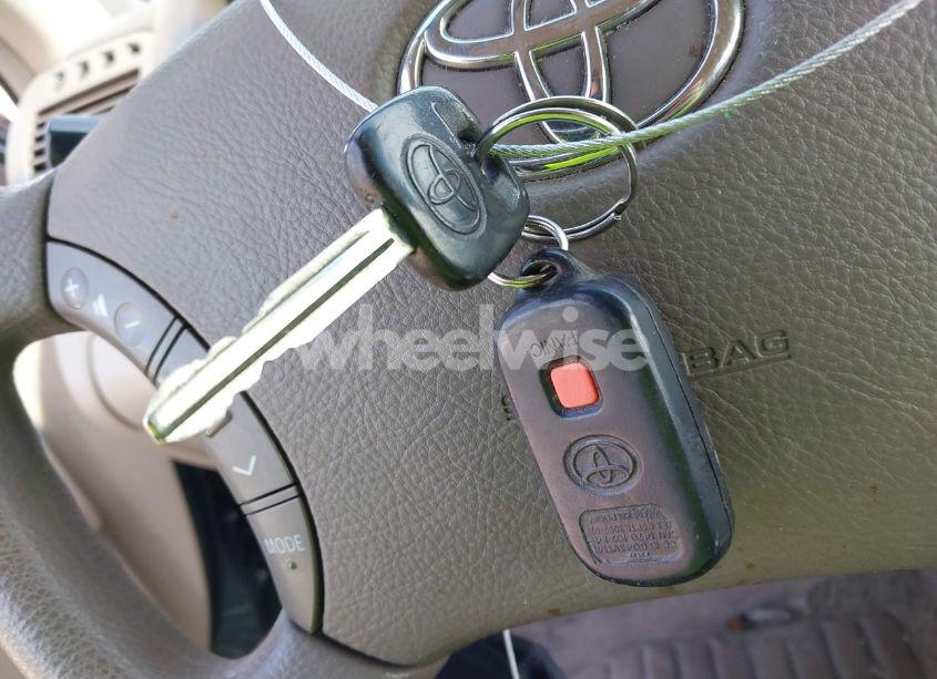 Photo 11 of 2005 Toyota Camry LE (VIN 4T1BE32K75U026262)