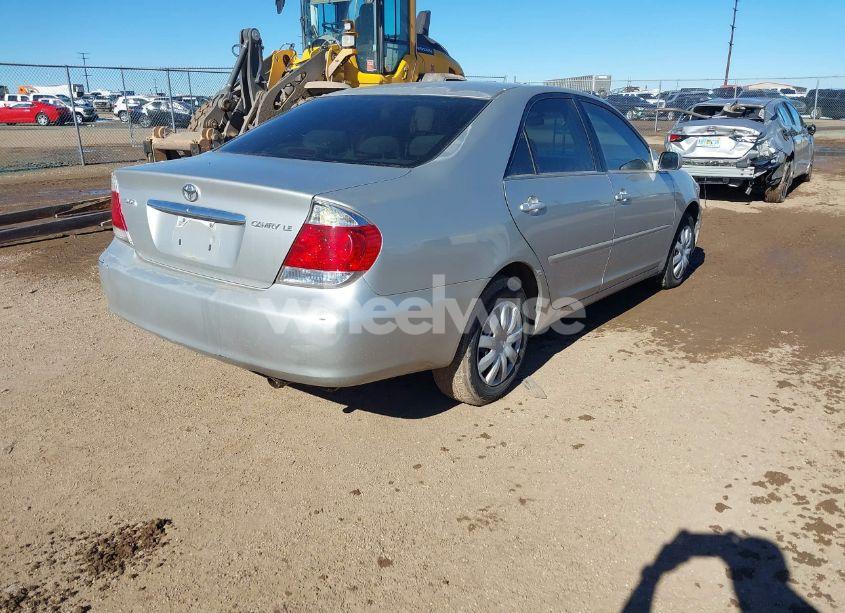 Photo 4 of 2005 Toyota Camry LE (VIN 4T1BE32K75U026889)