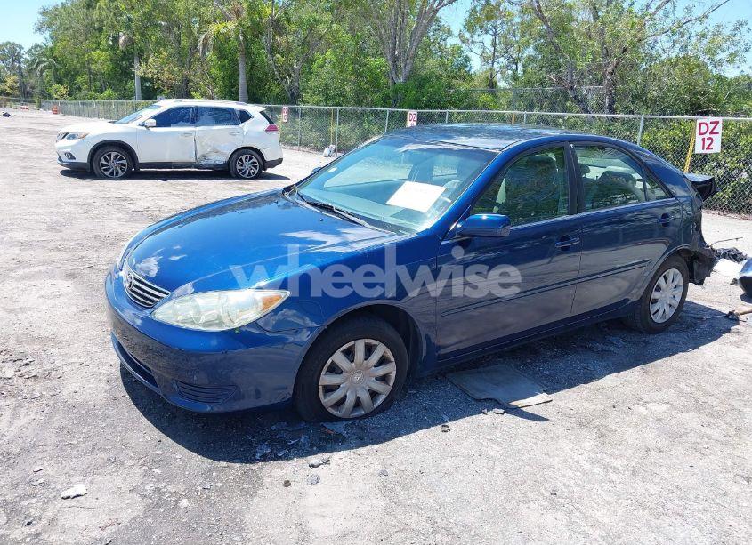 Photo 2 of 2005 Toyota Camry LE (VIN 4T1BE32K75U044924)