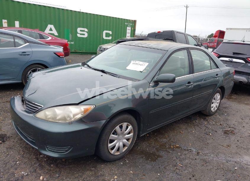 Photo 2 of 2005 Toyota Camry LE (VIN 4T1BE32K75U054143)