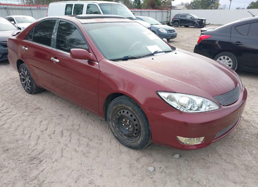 2005 Toyota Camry SE (VIN 4T1BE32K75U055311) main photo