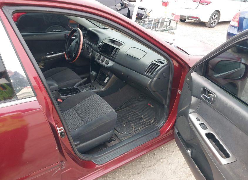 Photo 5 of 2005 Toyota Camry SE (VIN 4T1BE32K75U055311)
