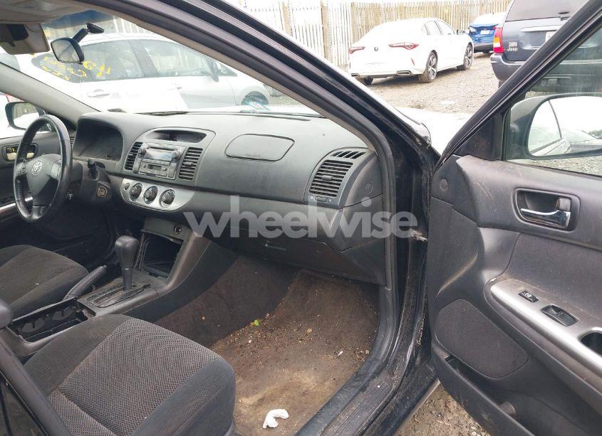 Photo 5 of 2005 Toyota Camry SE (VIN 4T1BE32K75U057530)