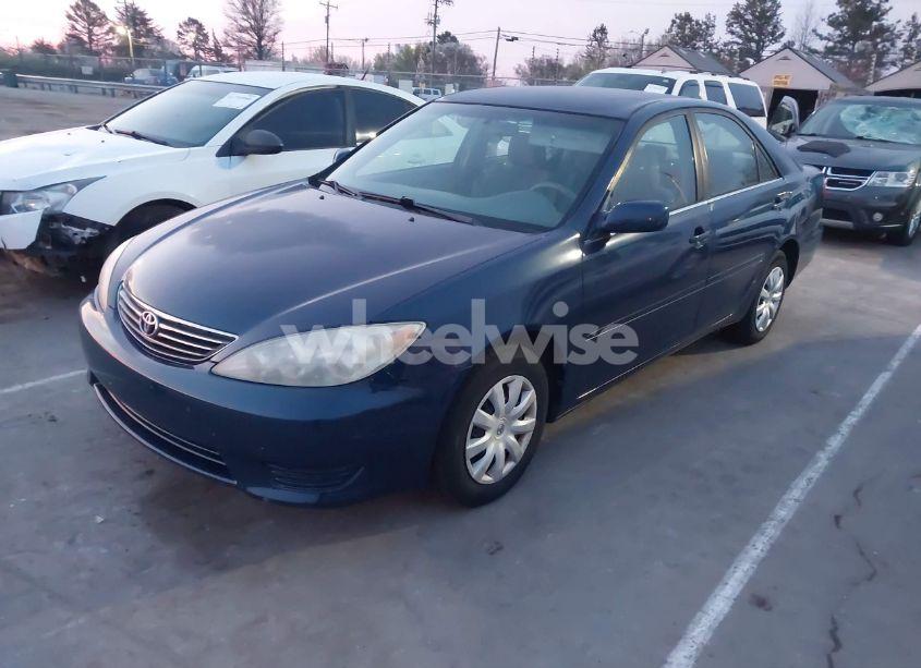 Photo 2 of 2005 Toyota Camry LE (VIN 4T1BE32K75U066552)