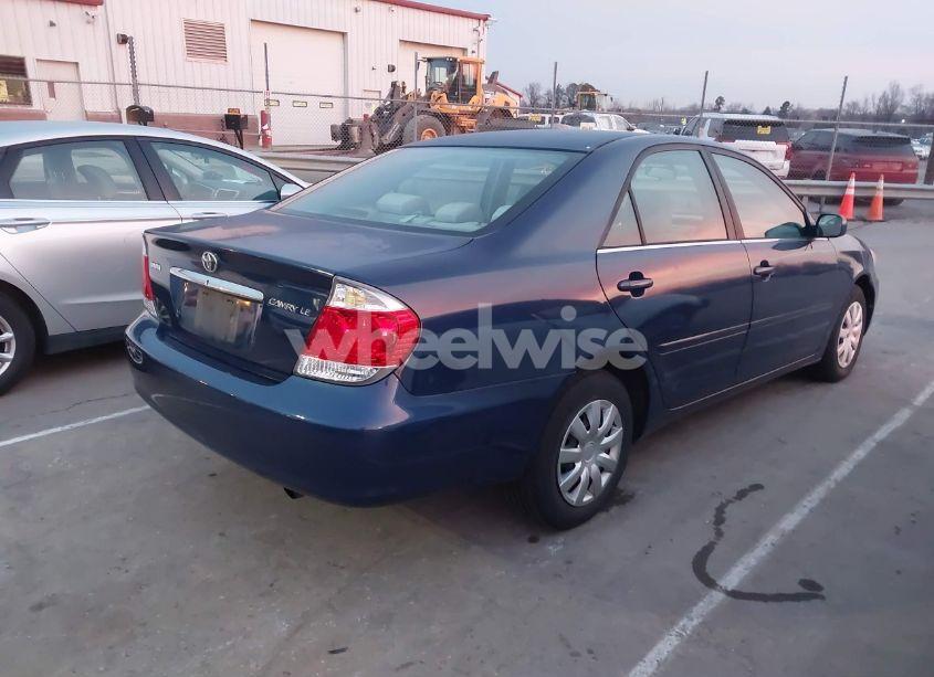 Photo 4 of 2005 Toyota Camry LE (VIN 4T1BE32K75U066552)