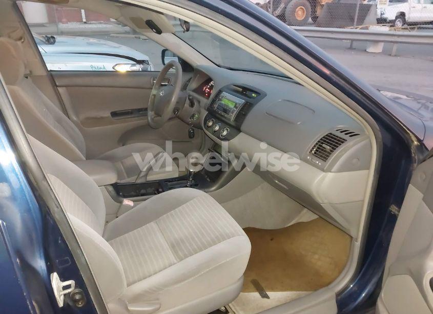 Photo 5 of 2005 Toyota Camry LE (VIN 4T1BE32K75U066552)