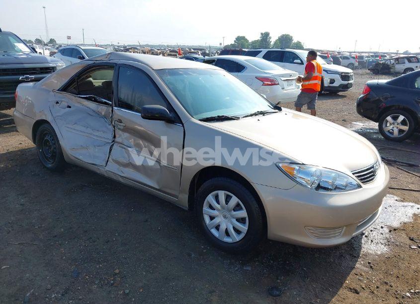 2005 Toyota Camry STD (VIN 4T1BE32K75U089975) main photo