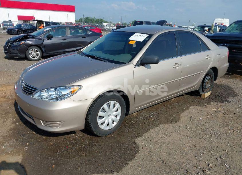 Photo 2 of 2005 Toyota Camry STD (VIN 4T1BE32K75U089975)