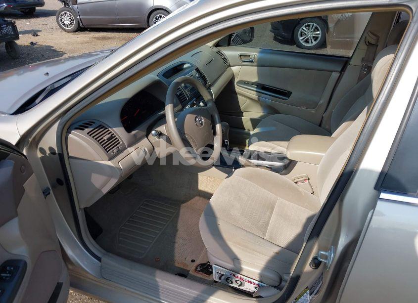 Photo 5 of 2005 Toyota Camry STD (VIN 4T1BE32K75U089975)