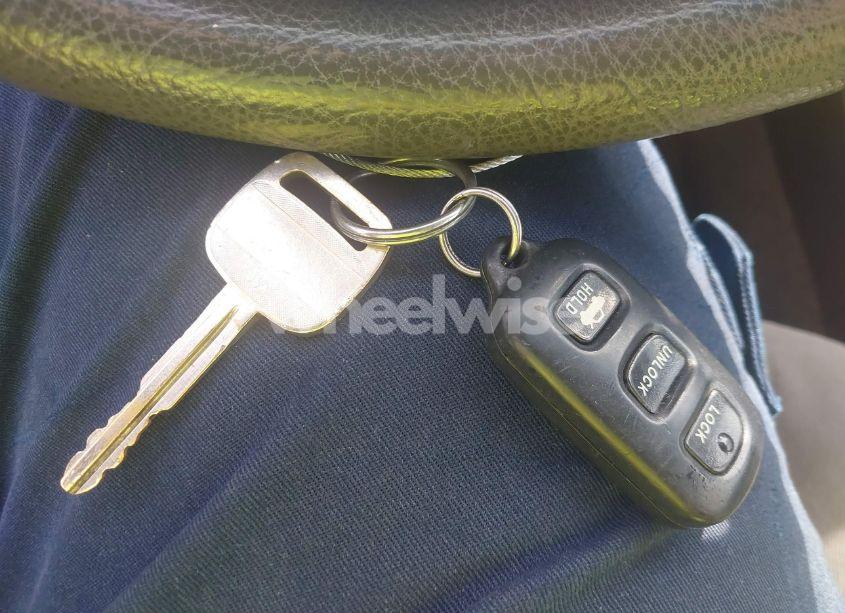 Photo 11 of 2005 Toyota Camry LE (VIN 4T1BE32K75U102935)